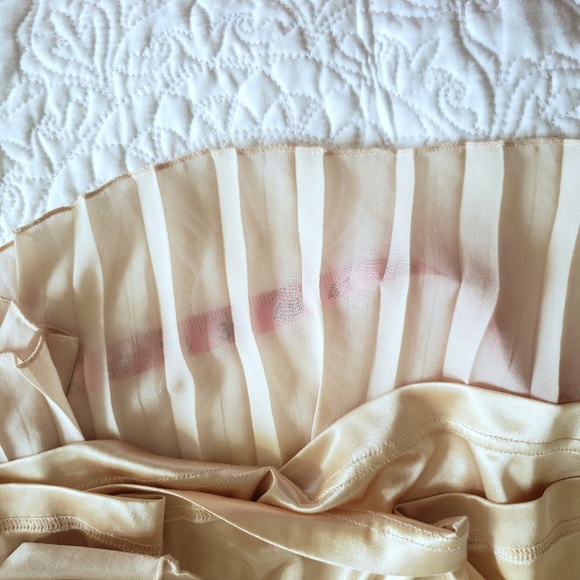 Pleated Midi Skirt in Cream - Picture 6 of 7